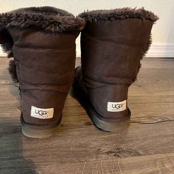 Ugg Australia Classic Short Brown Women Boots size 7 - Picture 7 of 7